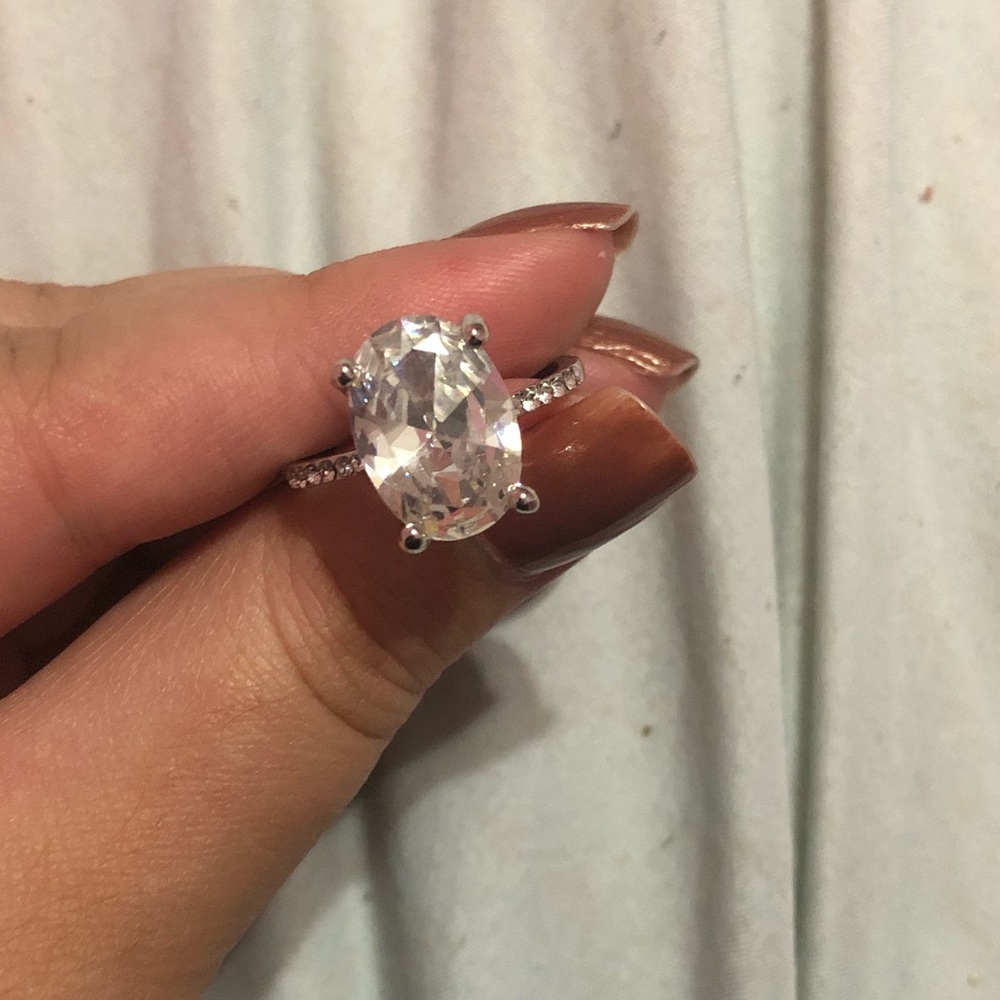 SILVER CIRCLE DIAMOND RING